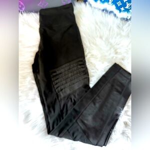EUC‎ Victoria's Secret Knockout Black Sportswear Leggings Size M